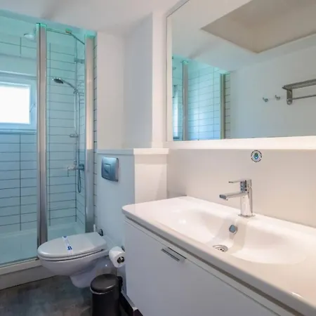 Cute Elegant Modern 1bd1bath Home! #402 *
